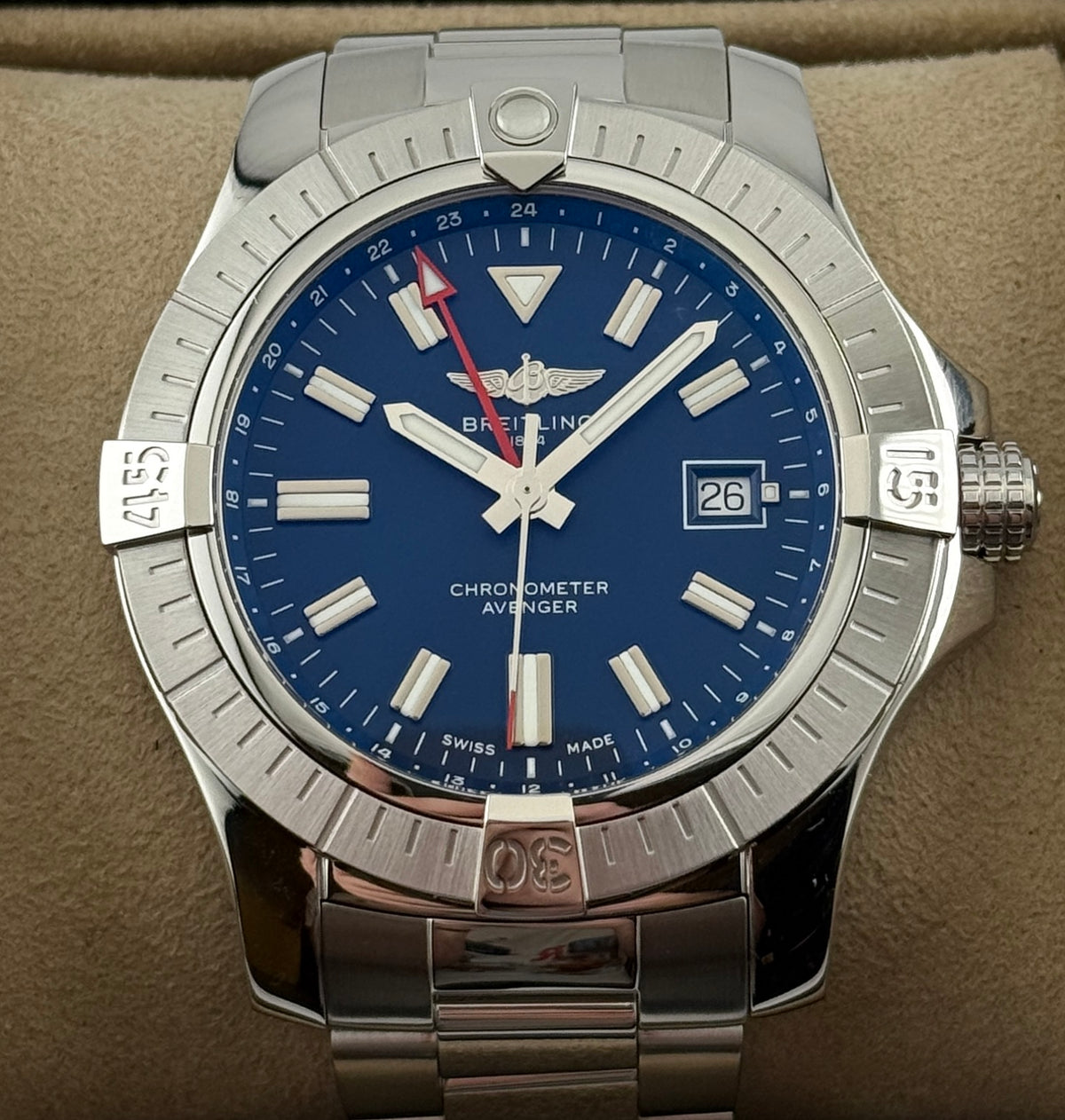 Breitling Avenger GMT 45