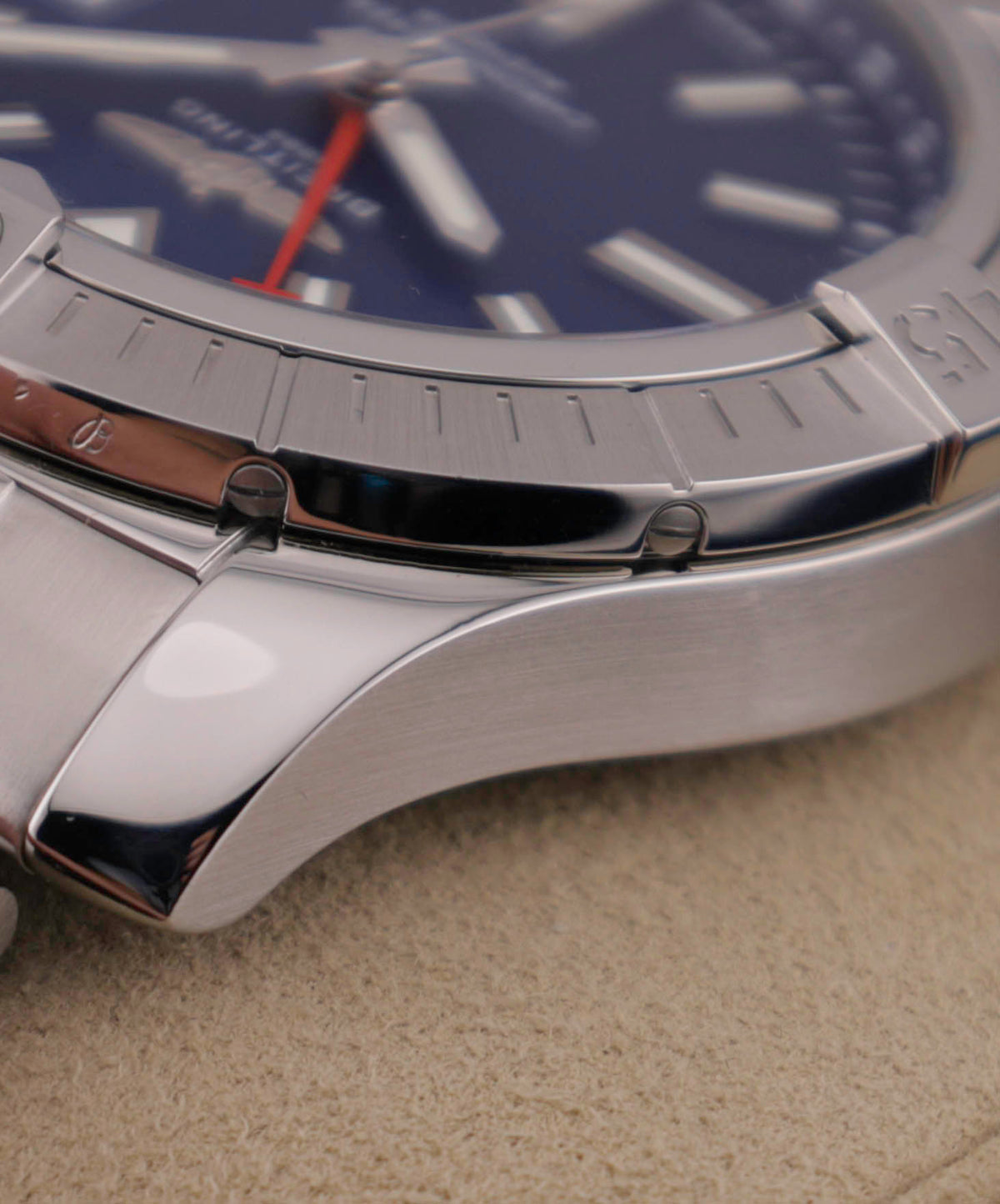 Breitling Avenger GMT 45 A32395101C1A1