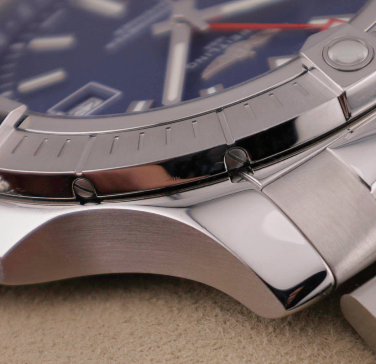 Breitling Avenger GMT 45 A32395101C1A1