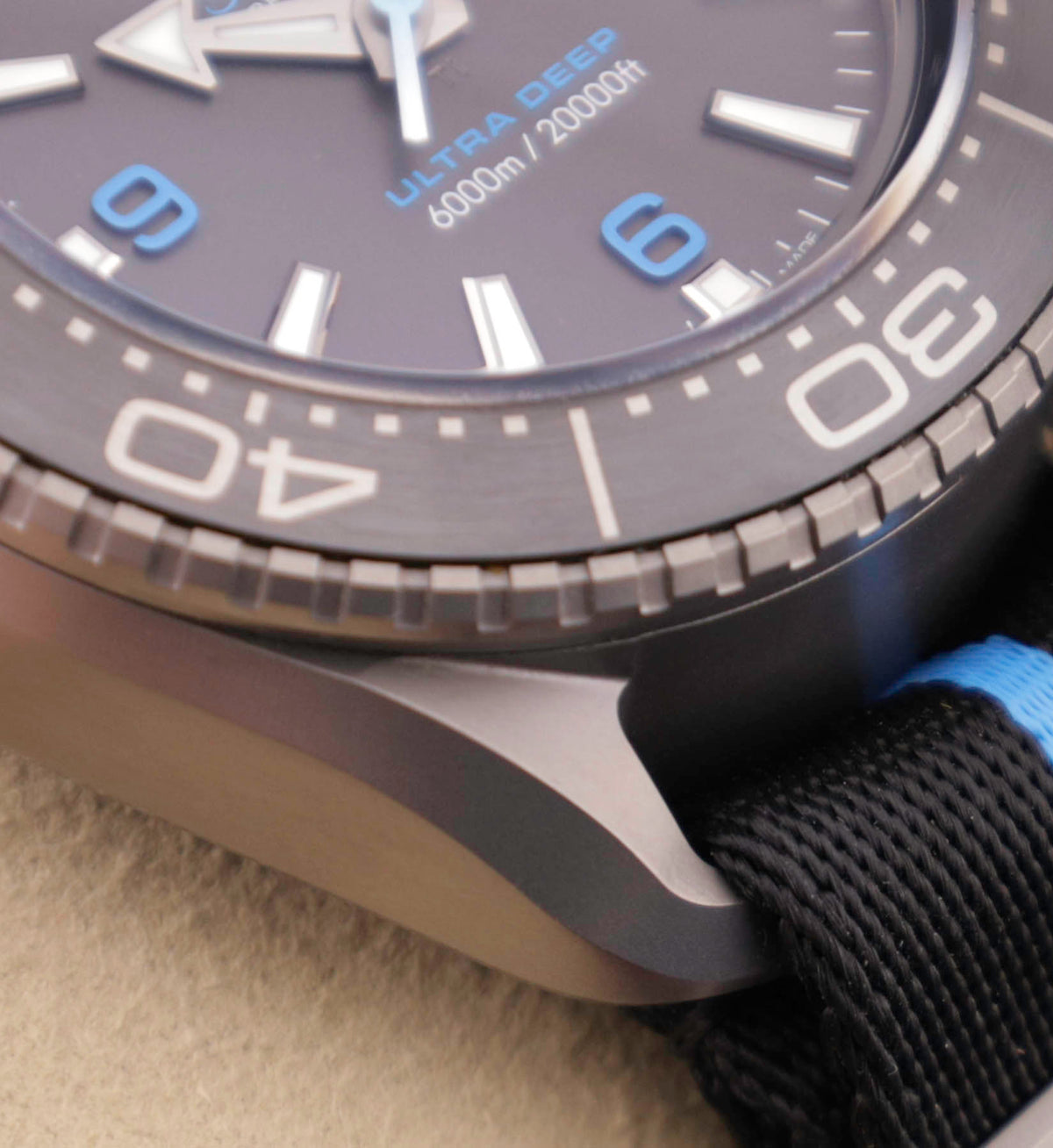 Omega Seamaster Planet Ocean 6000M 215.92.46.21.01.001