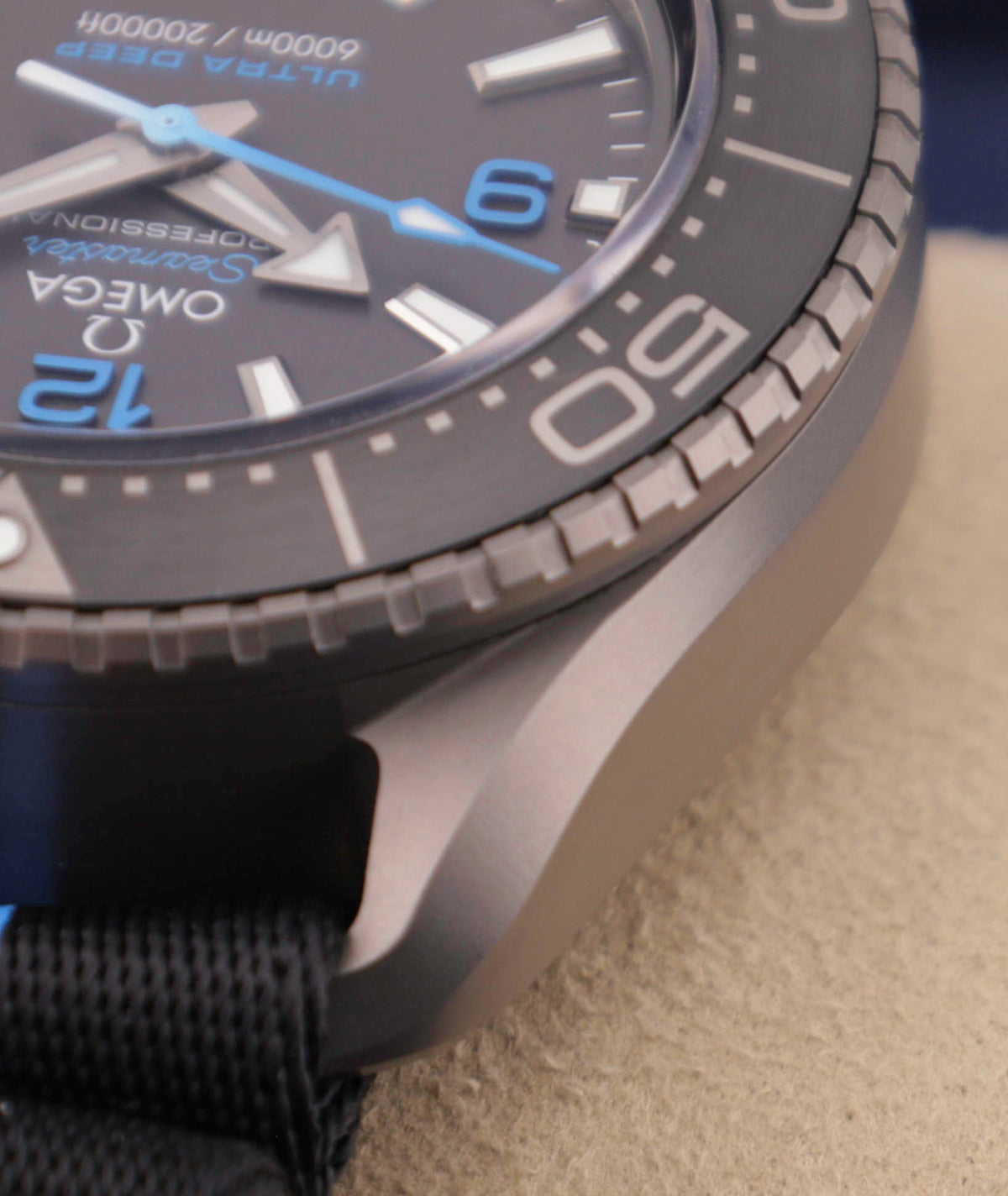 Omega Seamaster Planet Ocean 6000M 215.92.46.21.01.001