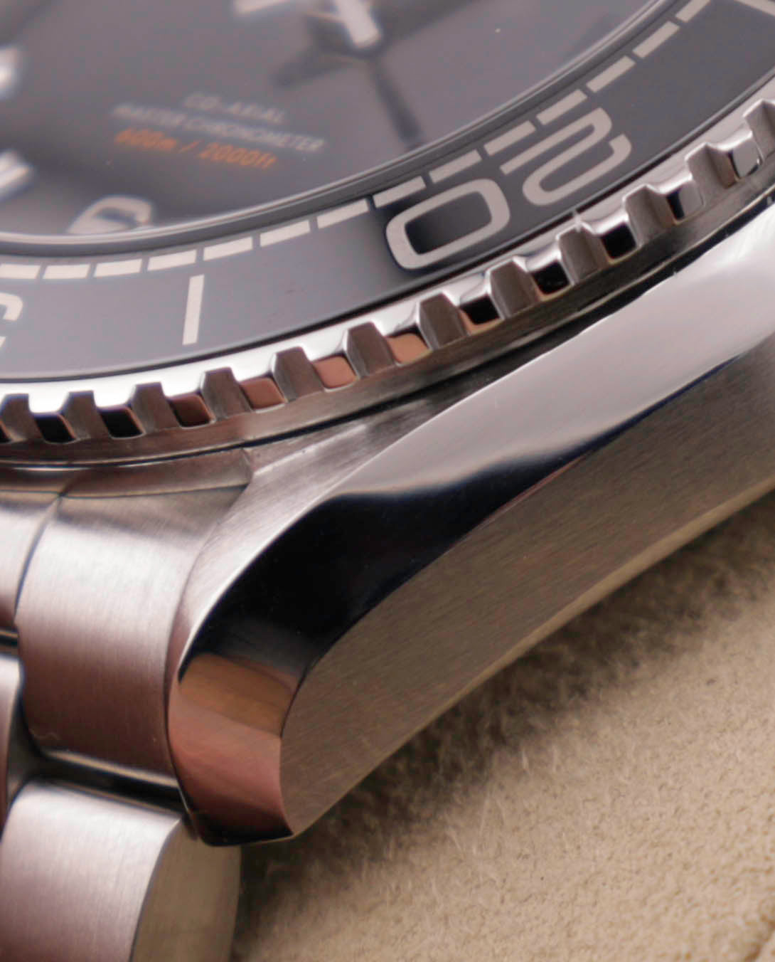 Omega Seamaster Planet Ocean 600M 215.30.44.21.01.001